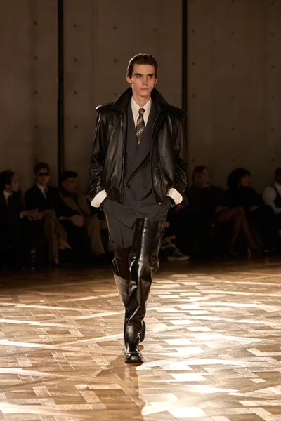 Look 11